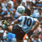 All’asta il pallone della “Mano de Dios” di Maradona: un pezzo di storia del calcio mondiale potrebbe valere 10 milioni di dollari